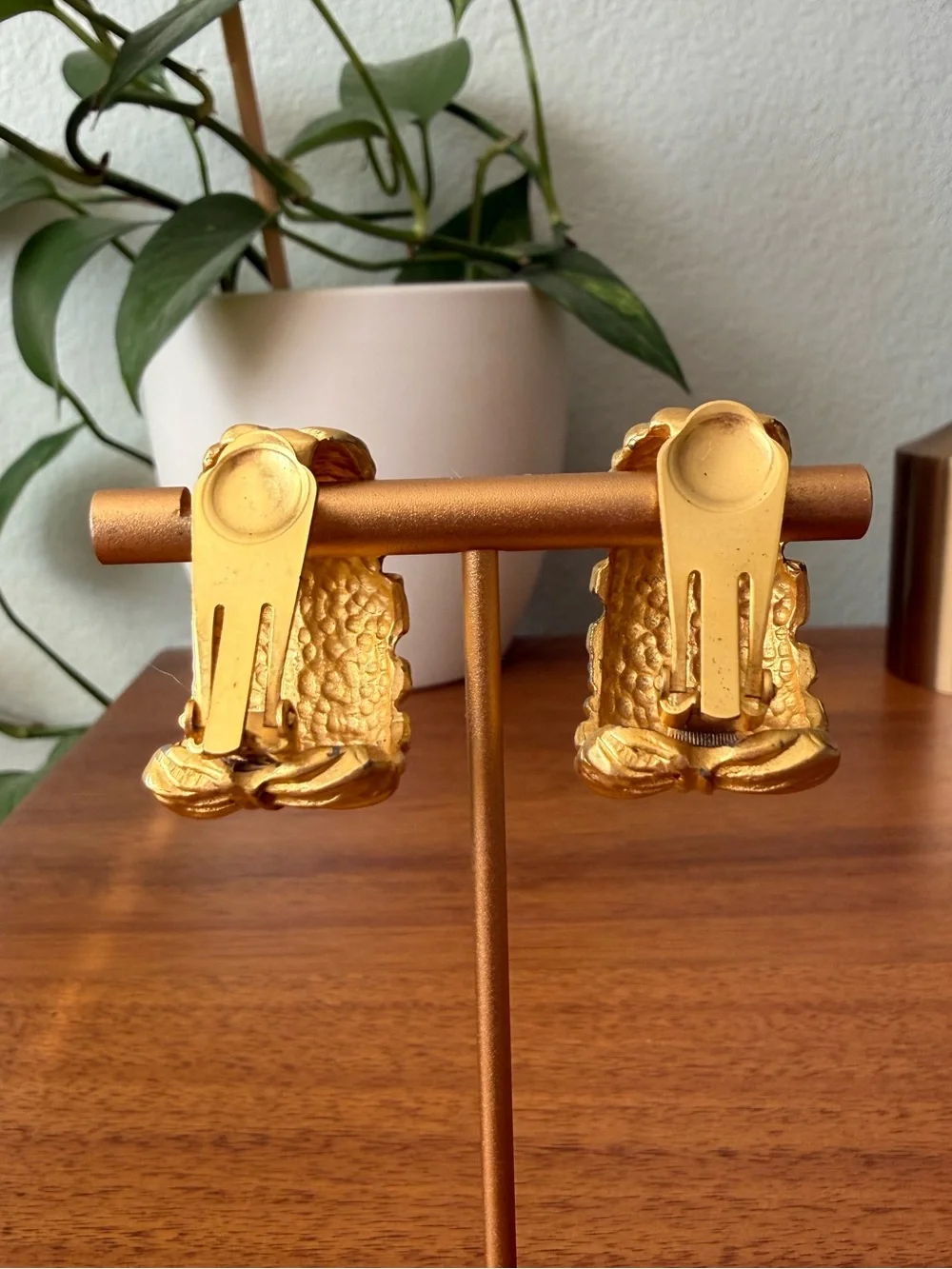 Vintage matte goldtone